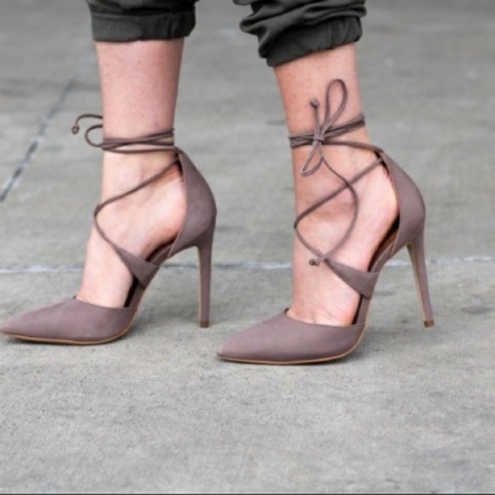 Steve Madden Raela Pumps Lace Up Pointed Toe Mauve Size 8 Barely worn Suede